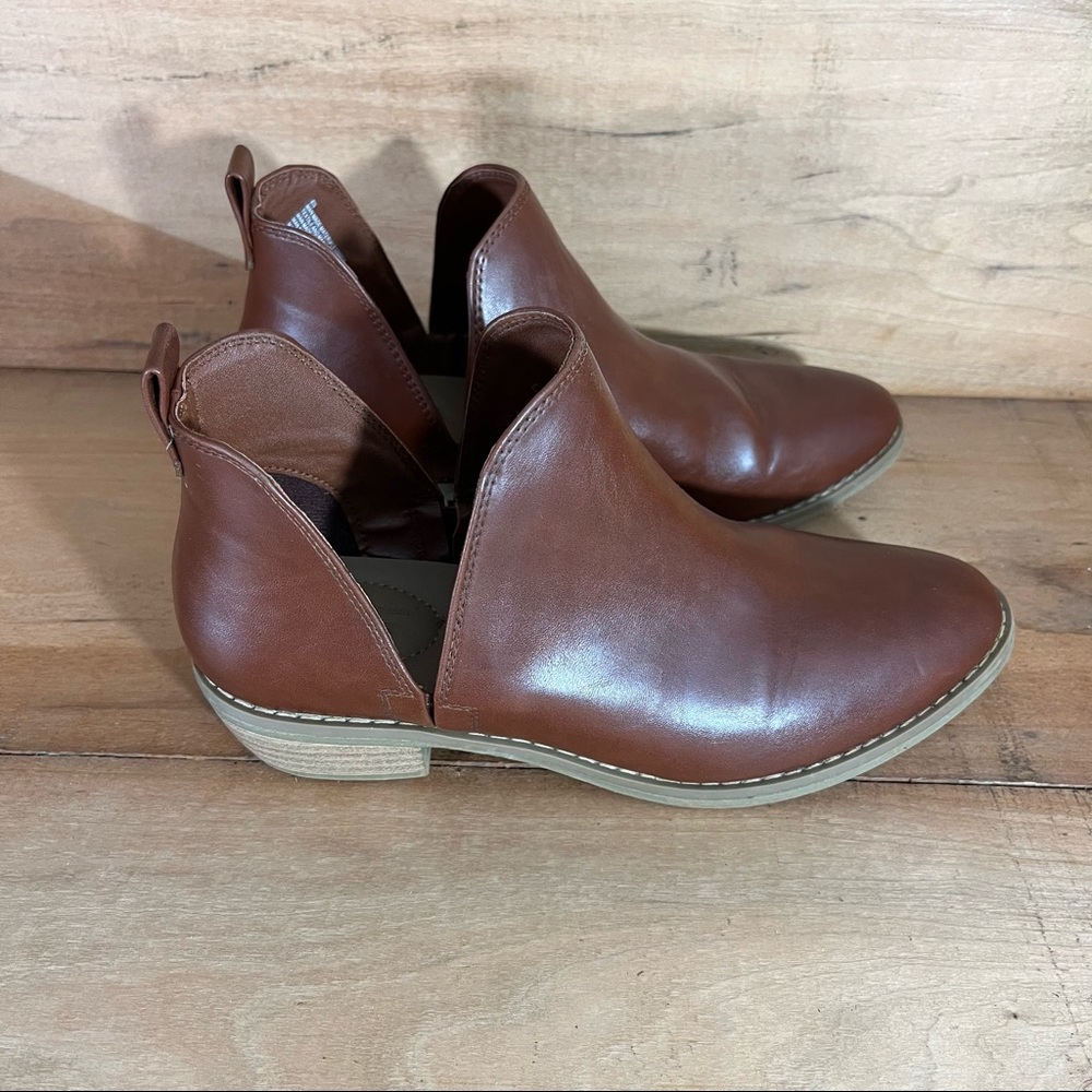 UNIVERSAL THREAD Women's Nora Faux Leather Cut Out Ankle Booties Size 6.5